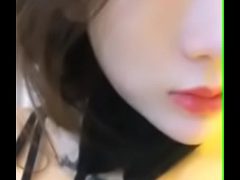 Gái Xinh Thủ Dâm Lồn Với Đồ Chơi