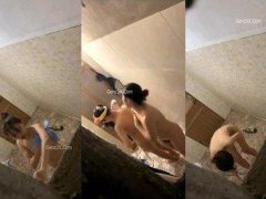 Suýt Thì Bị Phát Hiện Khi Quay Lén Hàng Xóm Tắm Trắng Ngon Mông Căng